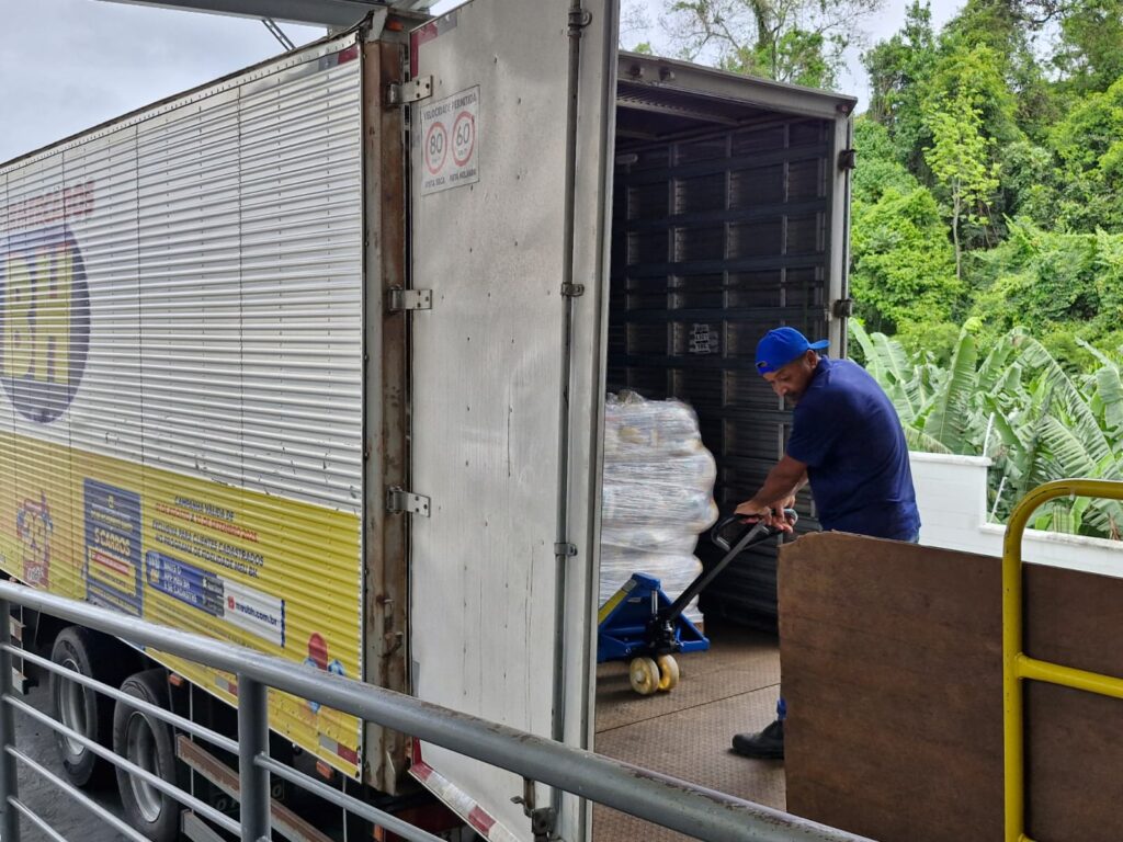 Sesc Mesa Brasil recebe 24 toneladas de alimentos em ação da rede de Supermercados BH. Foto: Divulgação.