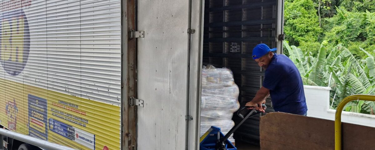Sesc Mesa Brasil recebe 24 toneladas de alimentos em ação da rede de Supermercados BH. Foto: Divulgação.